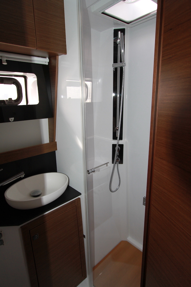 Nautitech 47 Power cabinet toilette cabine