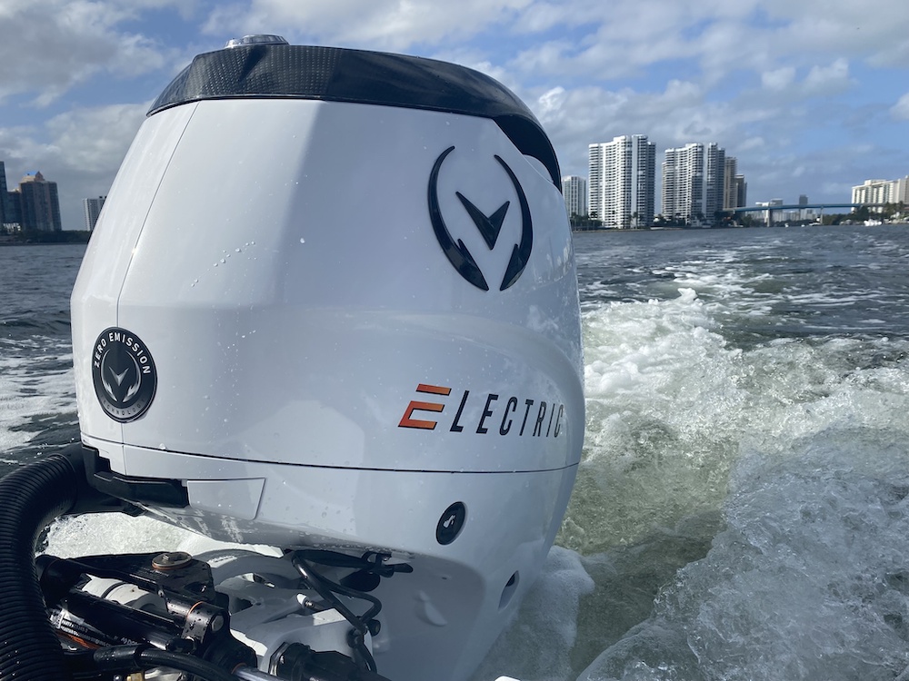 Des moteurs hors-bord électrique Vision Marine pour Beneteau